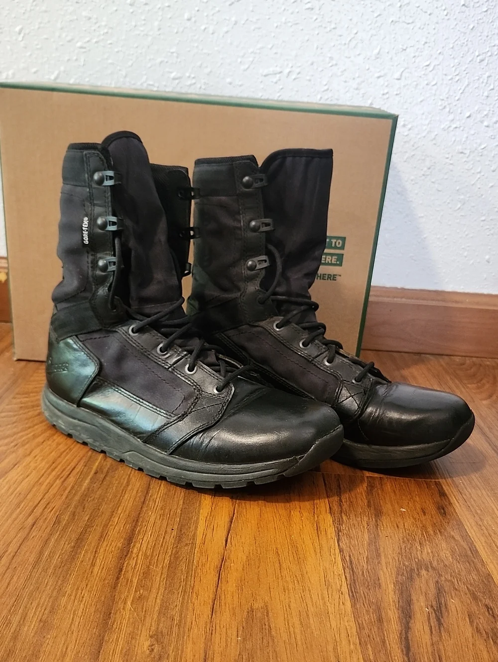 Danner Men's Size 9 Black GORE-TEX Waterproof Tactical Leather Boots